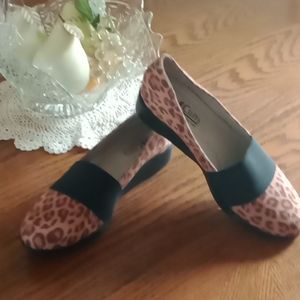 Pretty leopard print wedge shoes